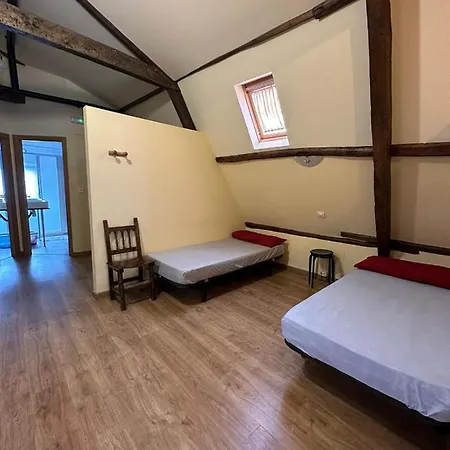 Albergue De Peregrinos Compostela *